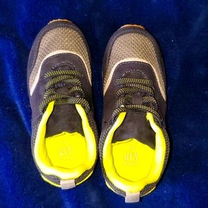NWOT Toddler size 9 sneakers